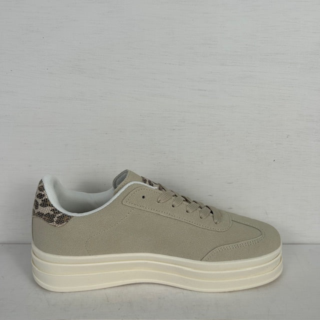 Casual sneakers met leuk design beige