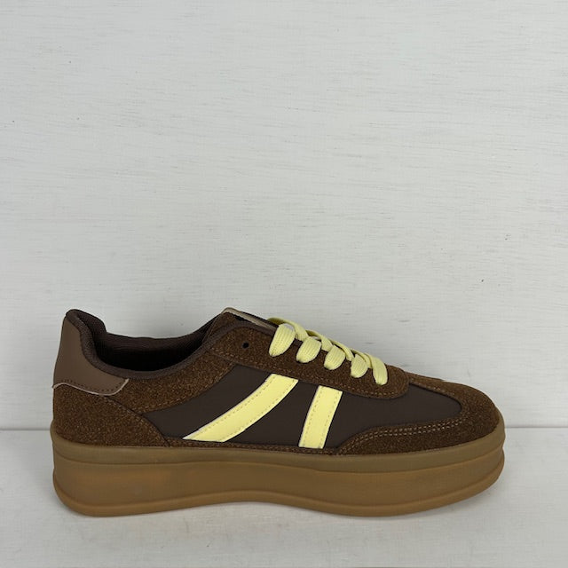Sneakers met trendy retrozool bruin
