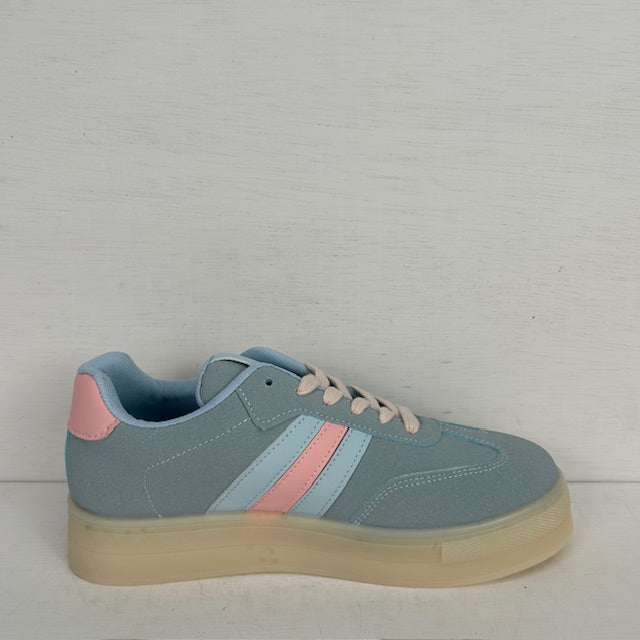Retro sneakers met leuke afwerking blauw