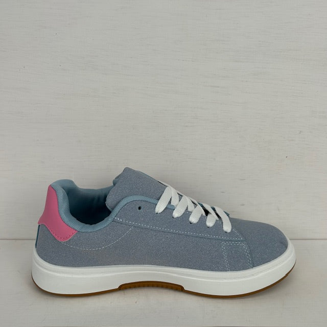 Leuke retro sneakers met witte zool blauw