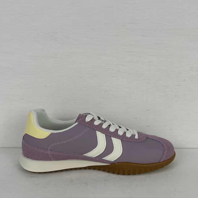 Sportieve sneakers met leuke afwerking paars