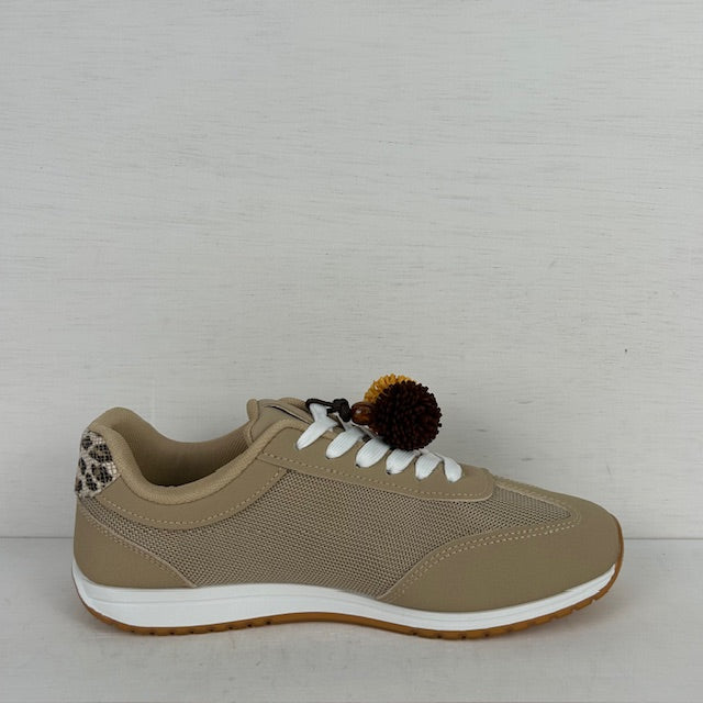 Casual sneakers met leuke afwerking khaki