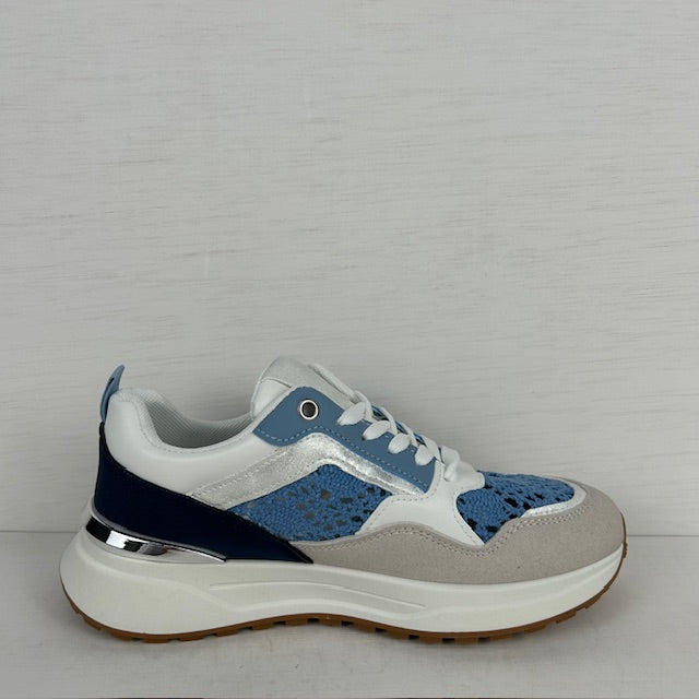 Leuke sneakers met open afwerking blauw