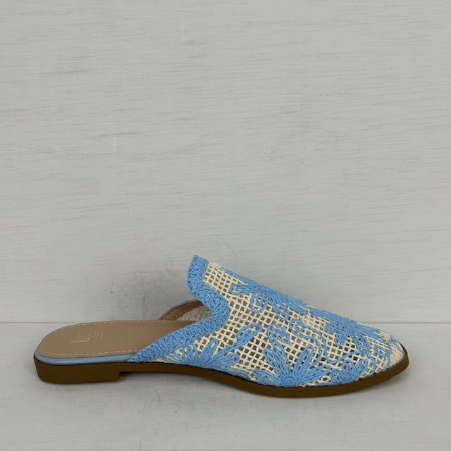 Leuke gevlochten slippers blauw