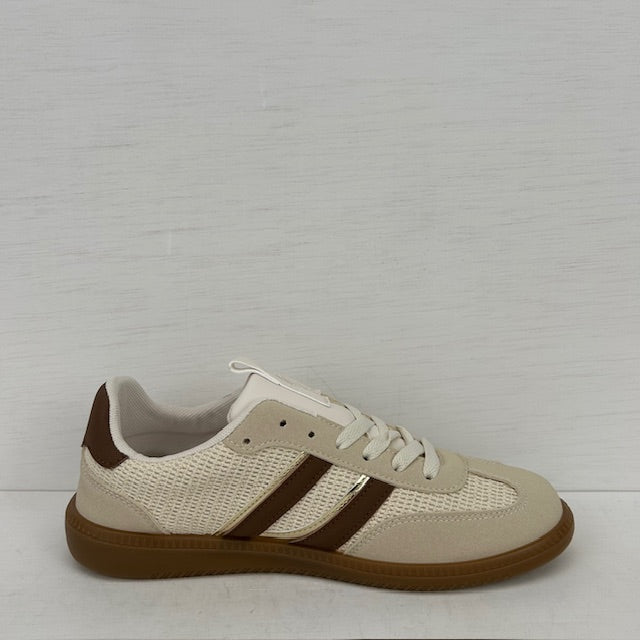 Leuke sneakers met lage retrozool beige