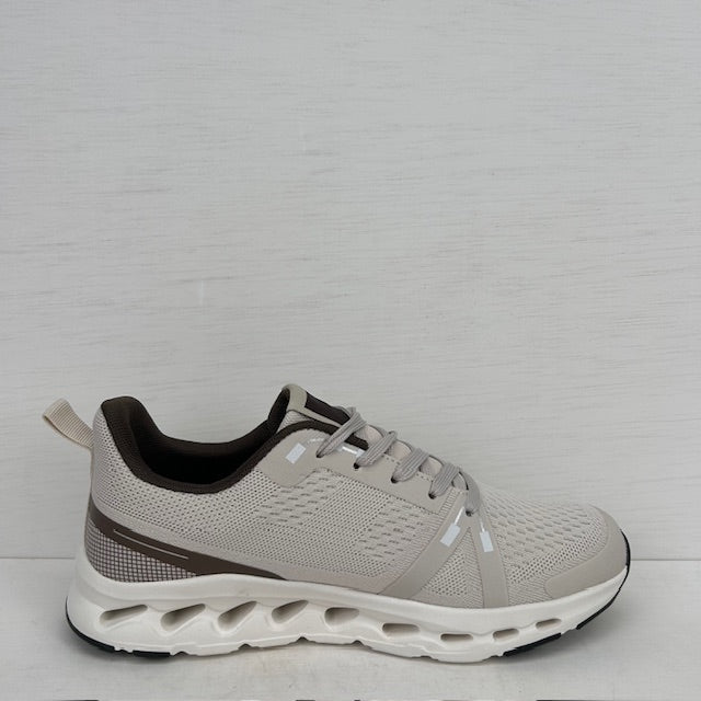 Sportieve sneakers met leuke zool beige