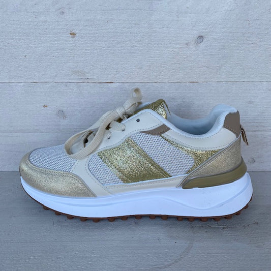 Sneakers shiny gold