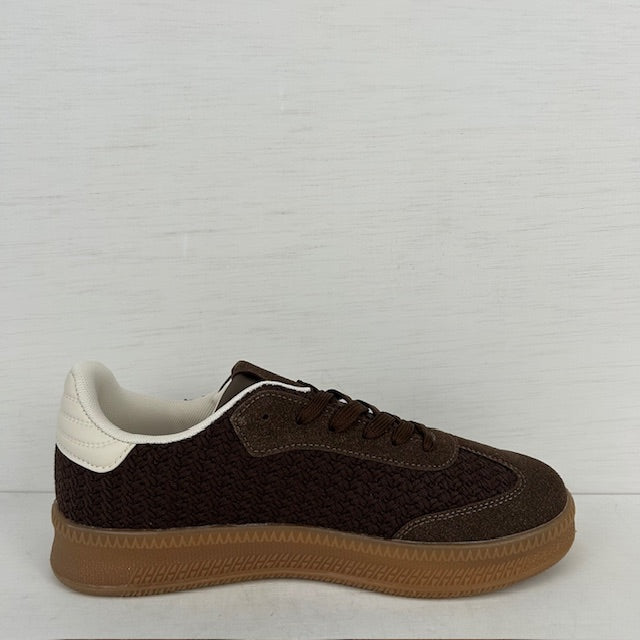 Trendy retro sneakers met gevlochten motief bruin