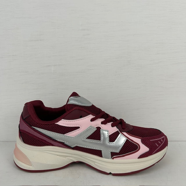 Trendy sneakers met gaaf design rood