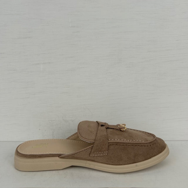 Leuke instap slippers taupe