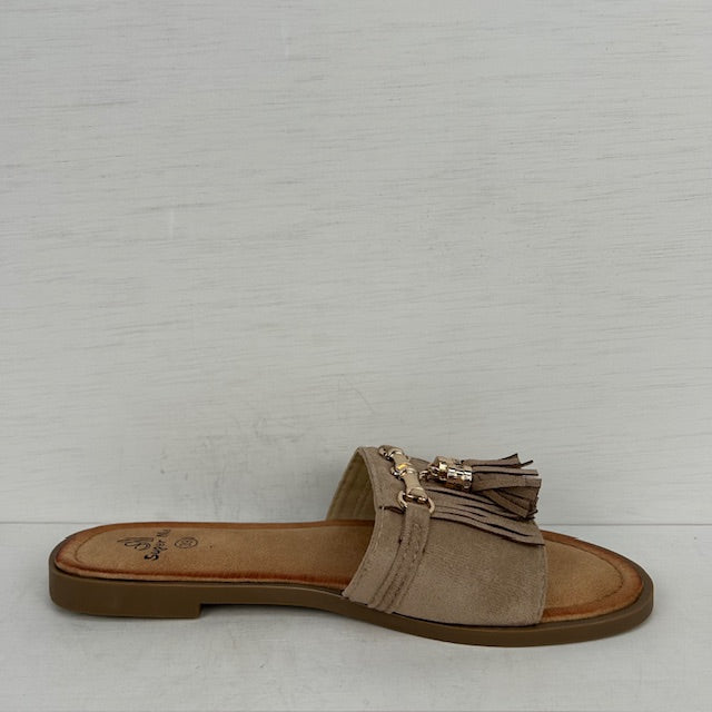 Leuke slippers met franjes khaki