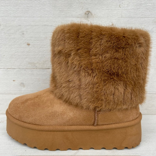 Uggies met flap camel