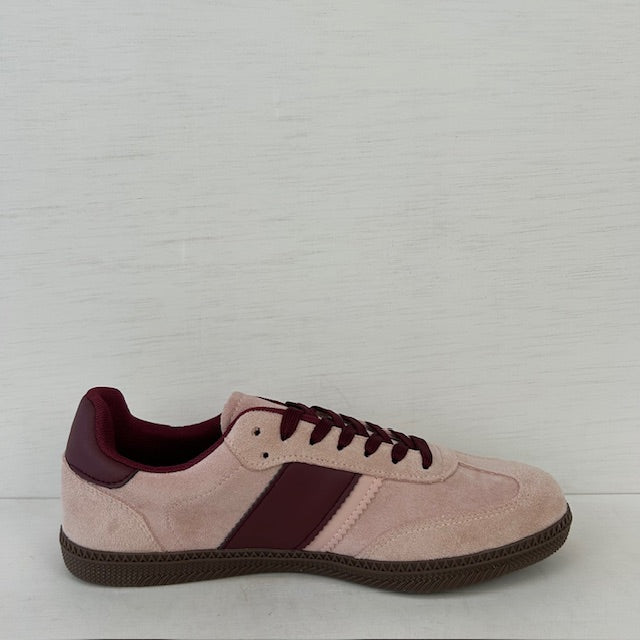 Leuke retro sneakers met lage zool roze