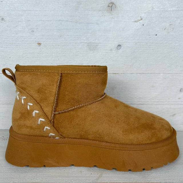 Uggies met leuk stiksel camel
