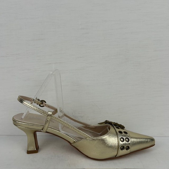 Stoere slingbacks met hakje goud
