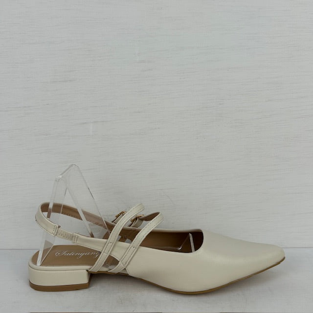 Leatherlook slingbacks met lage hak beige