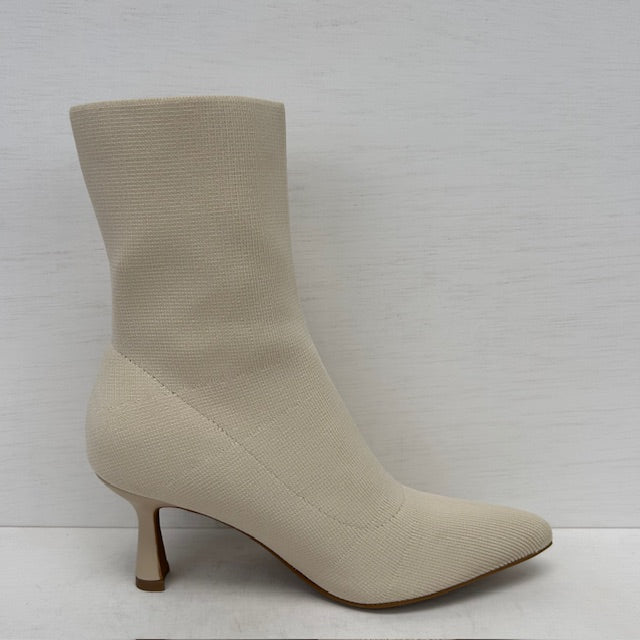 Soklaarzen met elegant hakje beige