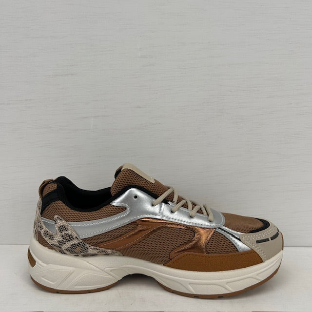 Trendy sneakers met gave afwerking brons