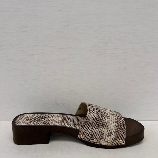 Gave slippers met hakje beige