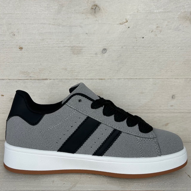 Trendy sneakers met leuke retrozool grijs
