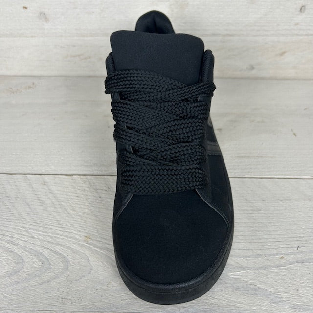Trendy sneakers met leuke retrozool all black