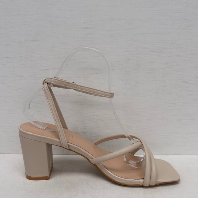 Leuke sandalen met blokhak beige