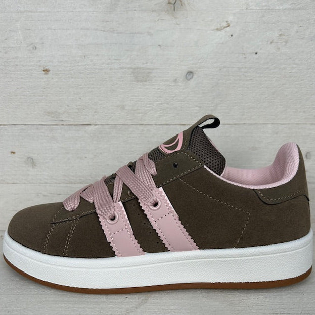 Trendy retro sneaker met witte zool bruin roze