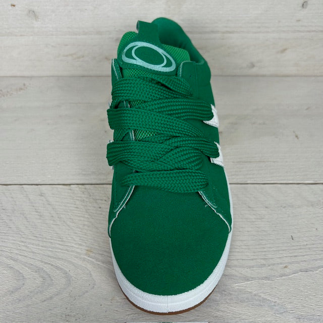 Trendy retro sneaker met witte zool groen