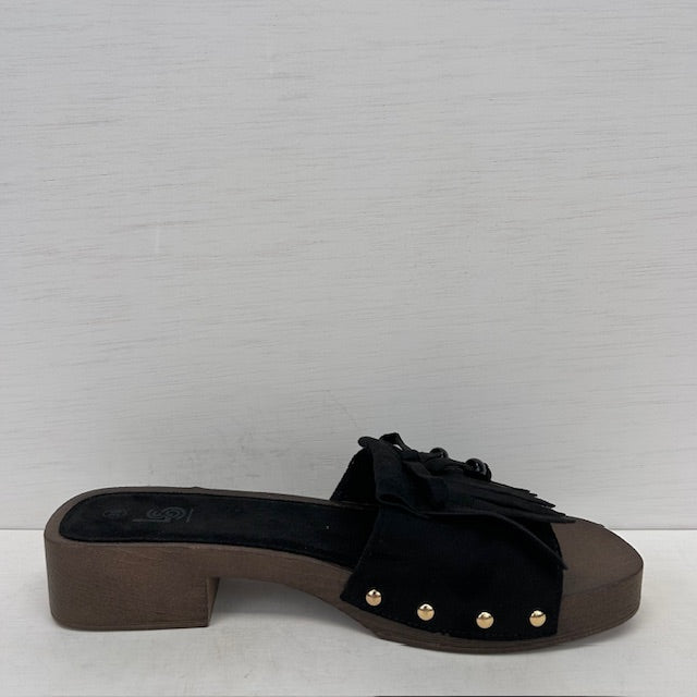 Leuke slippers met hakje en franjes zwart