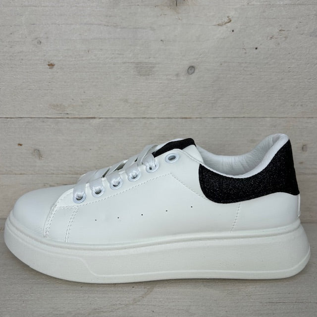Basic sneaker met detail wit