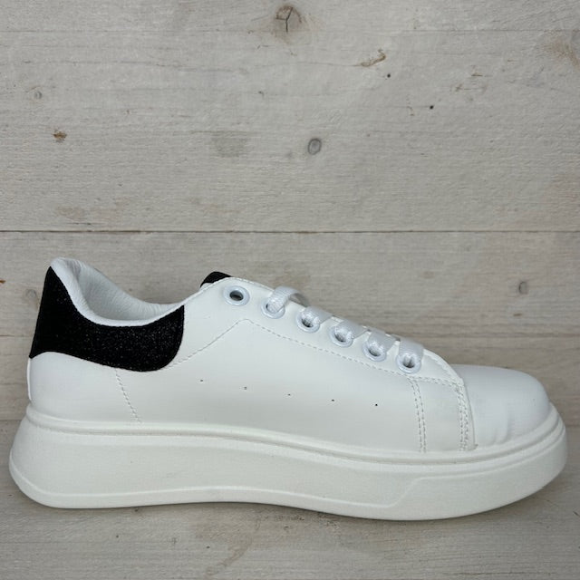 Basic sneaker met detail wit
