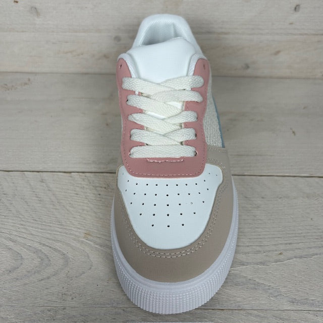 Casual sneaker met leuke afwerking mix