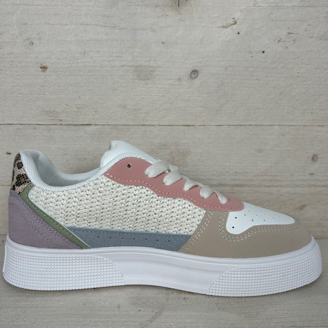 Casual sneaker met leuke afwerking mix