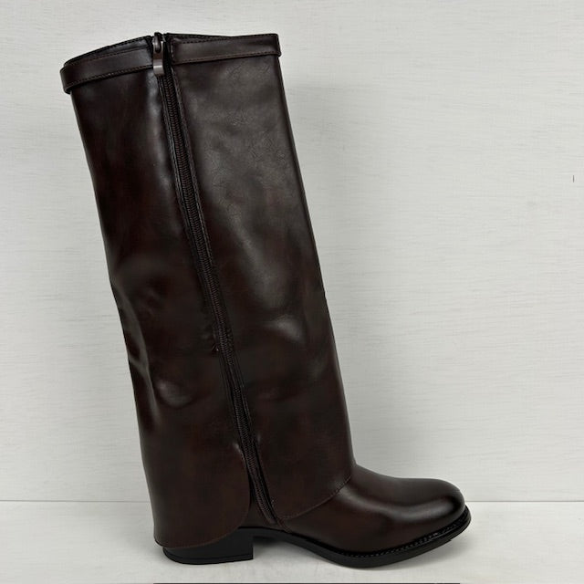 Leatherlook laarzen met flap en gespje bruin