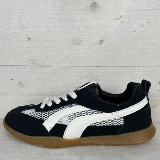 Retro sneaker met gaatjes motief zwart