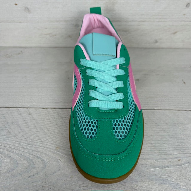 Retro sneaker met gaatjes motief groen