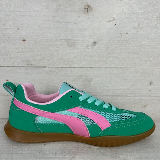 Retro sneaker met gaatjes motief groen