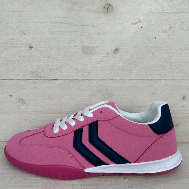 Sportieve sneaker met retrozool fuchsia