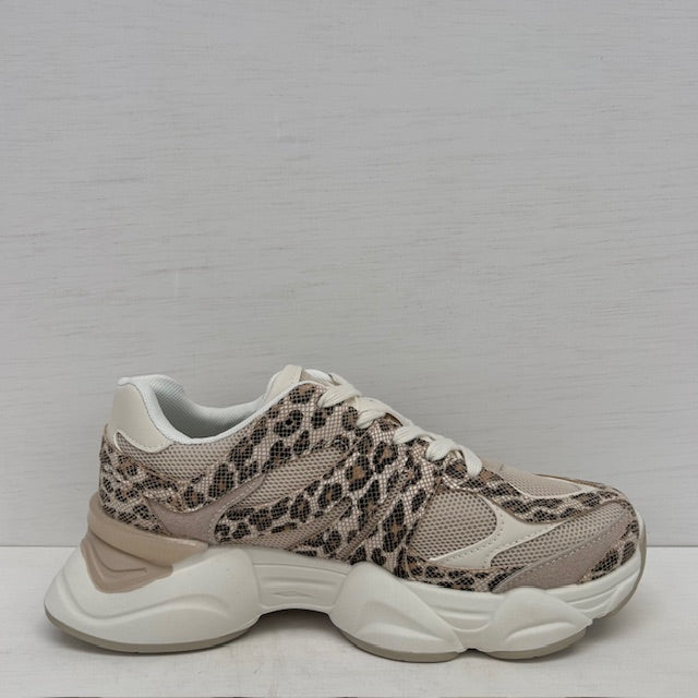 Stoere sneakers met trendy zool panter