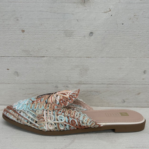 Kleurrijke gevlochten slippers beige