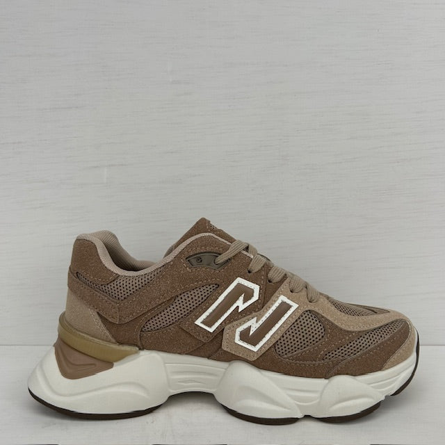 Sportieve sneakers met stoere zool bruin