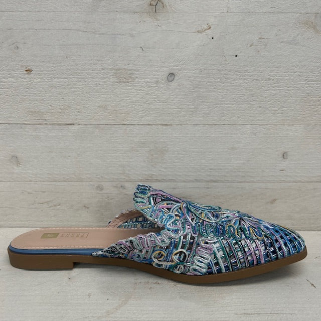 Kleurrijke gevlochten slippers blauw