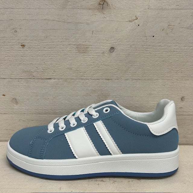 Leuke sneaker met retrozool blauw