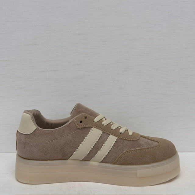Leuke sneakers met retrozool khaki