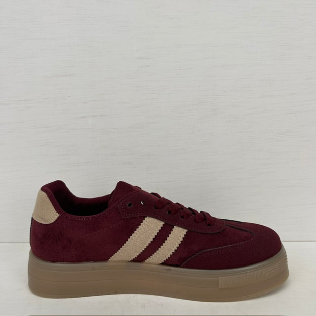 Leuke sneakers met retrozool rood