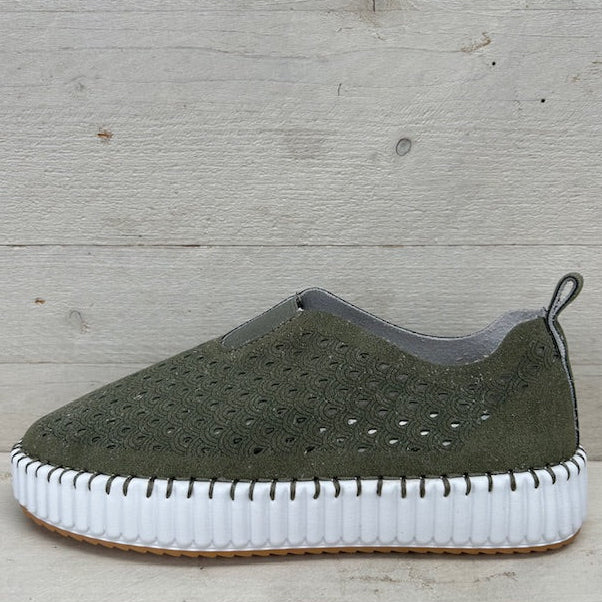 Instapsneakers met gaatjes motief groen