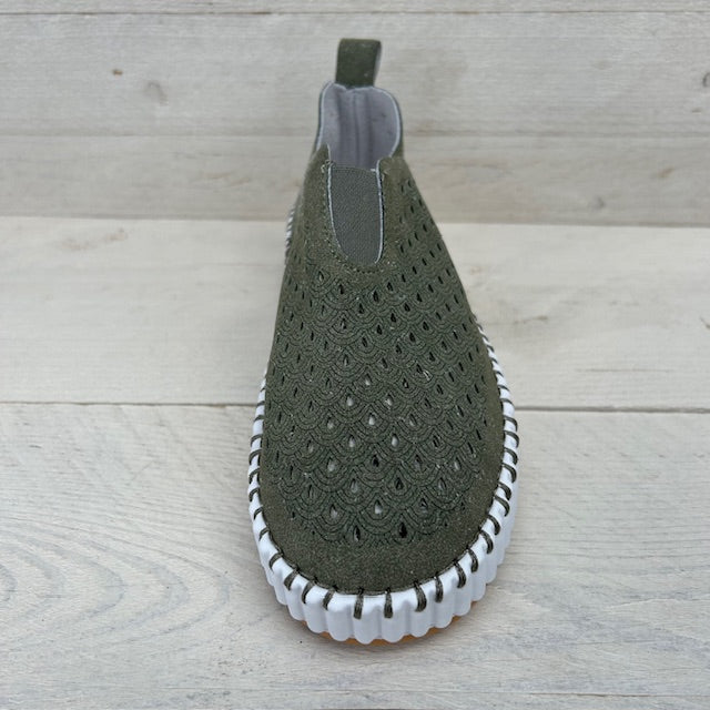 Instapsneakers met gaatjes motief groen