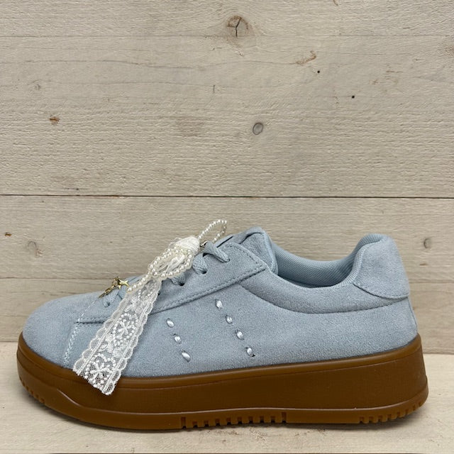 Retro sneaker met sierlijke afwerking blauw