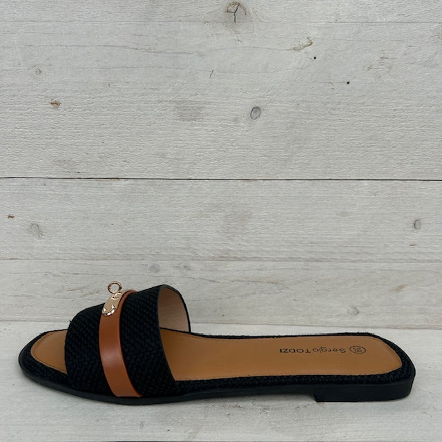 Slippers met gevlochten motief zwart