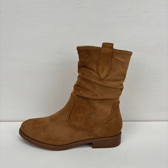 Suedine laarsjes met lage hak camel